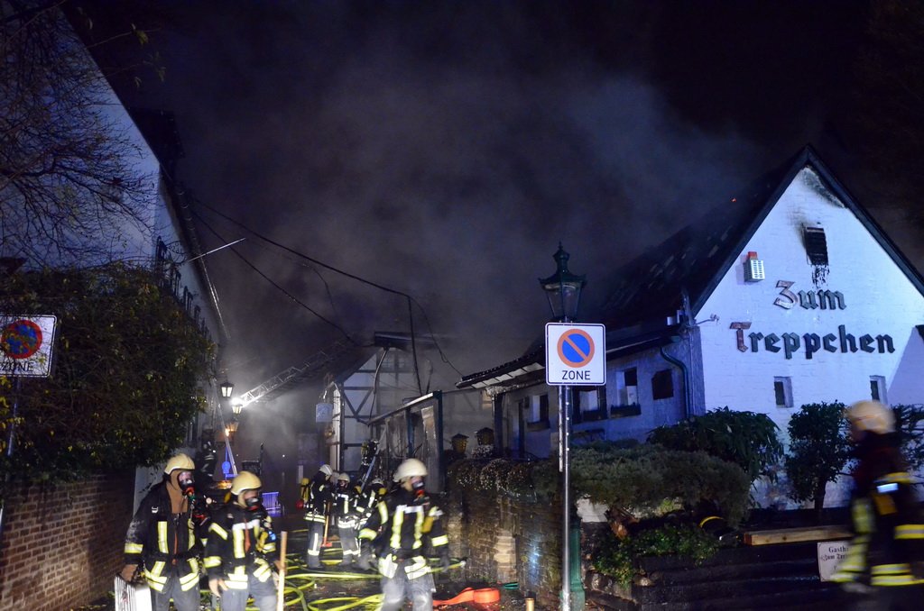 Feuer 3 Zum Treppchen Koeln Rodenkirchen Kirchstr Steinstr P055.JPG - Miklos Laubert